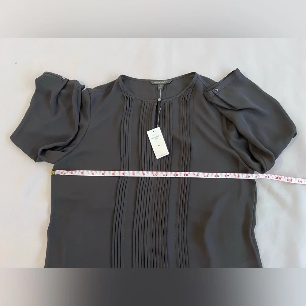 Banana Republic logo  CREPE FLUTTER BLOUSE‎ Black Sz Médium Women’s NWT!